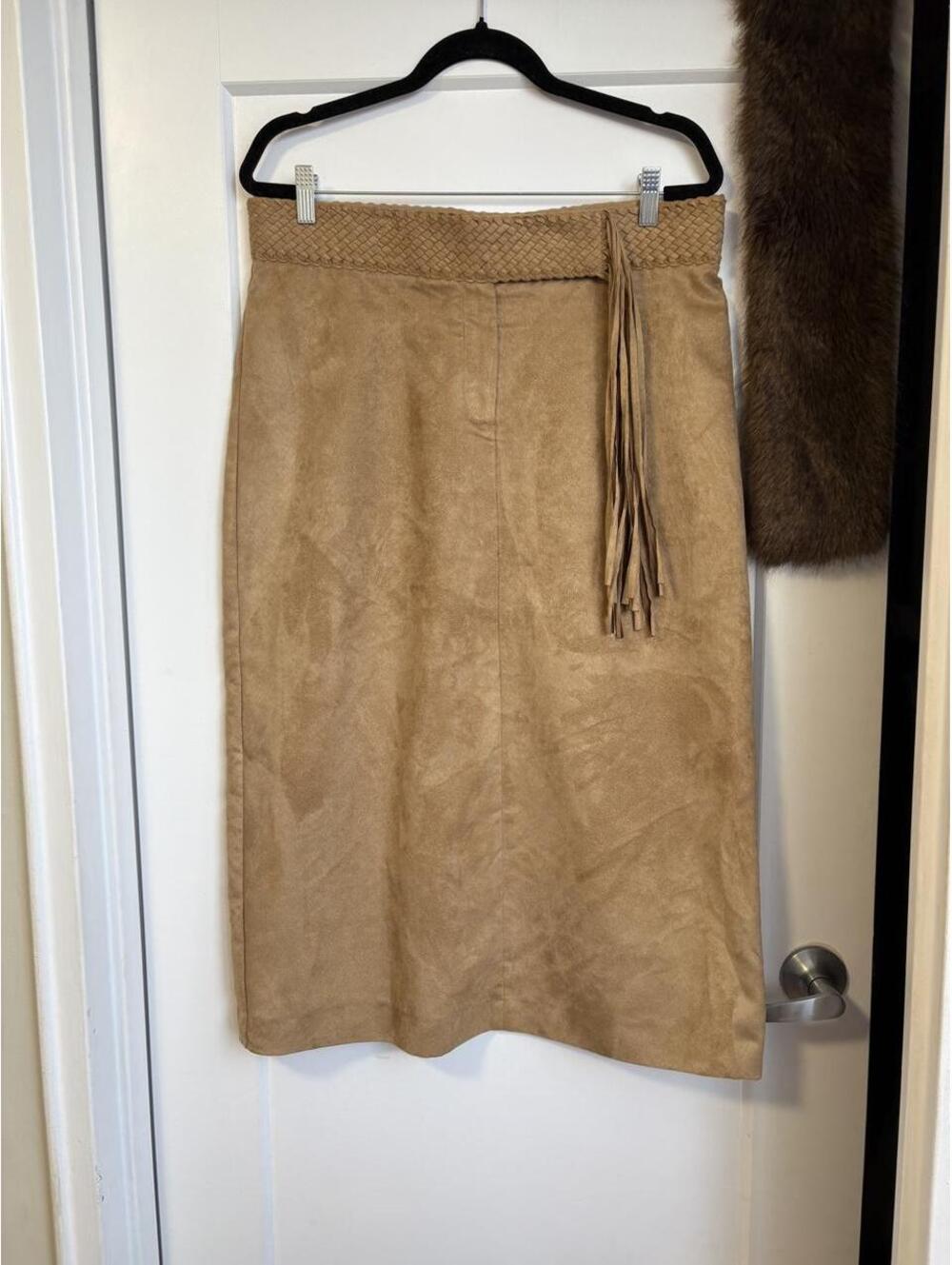 MANTLES SUEDE MIDI SKIRT WITH FRINGE